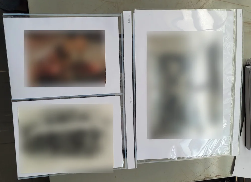 Fotografias de acervo acondicionadas em jaquetas de poliéster sobre papel neutro, com número de registro